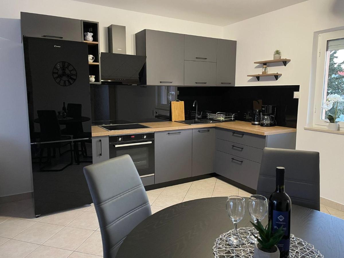 Apartments Elvira Đảo Krk Ngoại thất bức ảnh